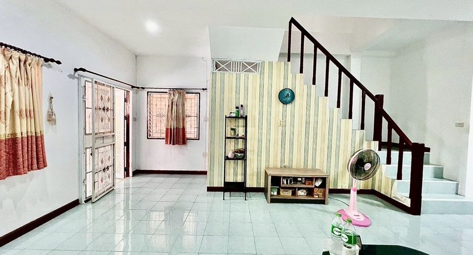 À vendre 3 chambres maison de ville à Mueang Rayong, Rayong