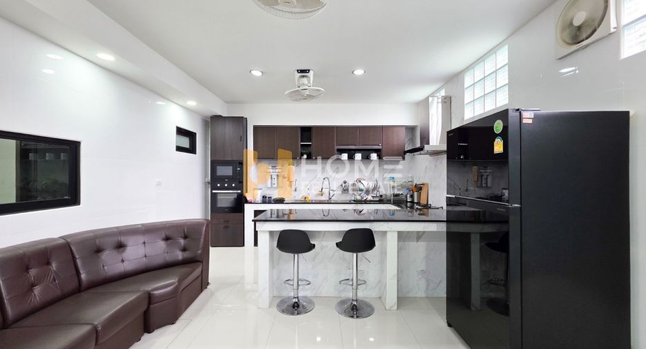 For sale 4 bedrooms house in Bang Khun Thian, Bangkok