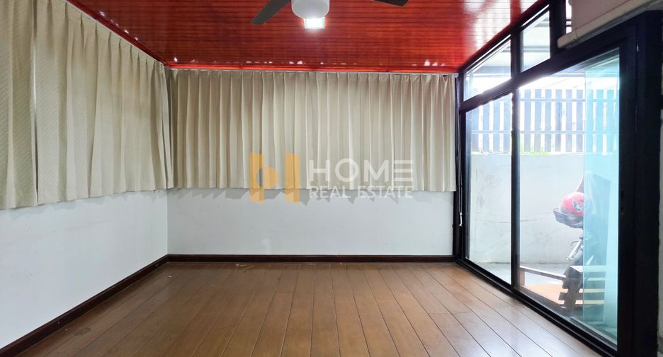 For sale 4 bedrooms house in Bang Khun Thian, Bangkok
