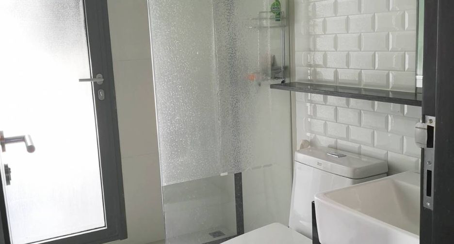 Wohnung zur Miete mit 2 Zimmer in Pathum Wan, Bangkok