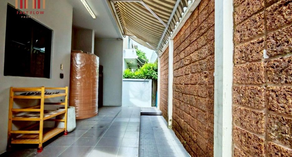 For rent 4 bedrooms house in Saphan Sung, Bangkok