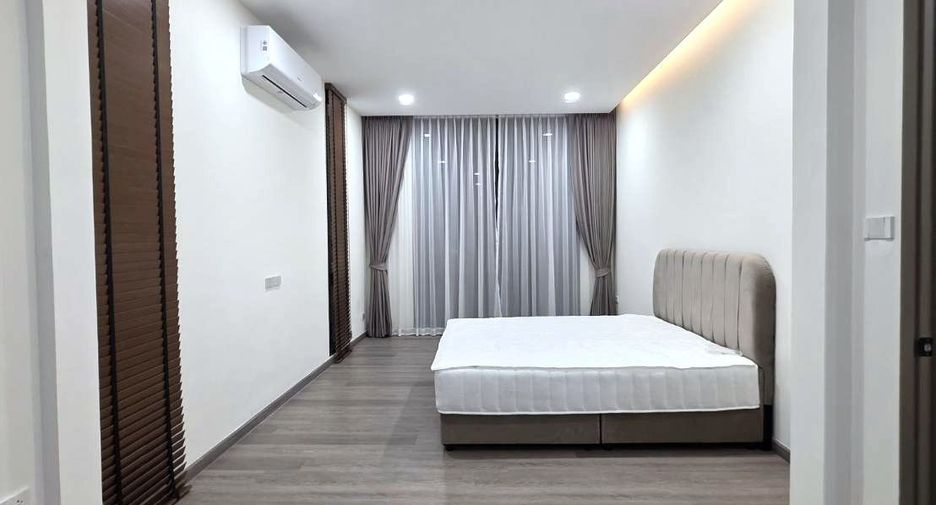 For sale 3 bedrooms house in Phra Khanong, Bangkok