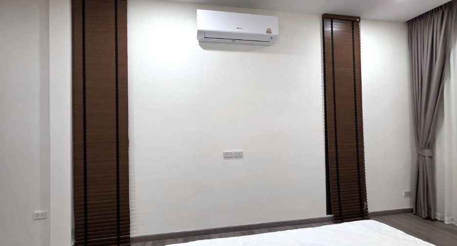 For sale 3 bedrooms house in Phra Khanong, Bangkok