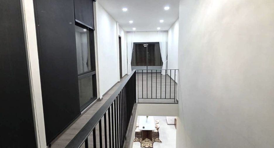 For sale 3 bedrooms house in Phra Khanong, Bangkok