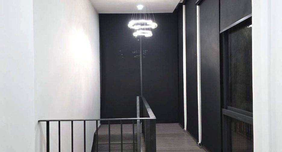 For sale 3 bedrooms house in Phra Khanong, Bangkok