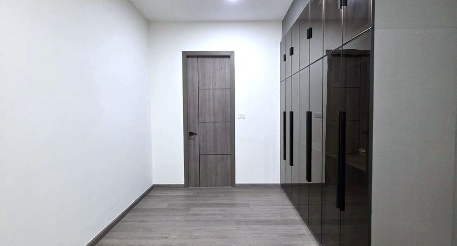 For sale 3 bedrooms house in Phra Khanong, Bangkok