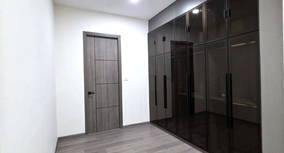For sale 3 bedrooms house in Phra Khanong, Bangkok
