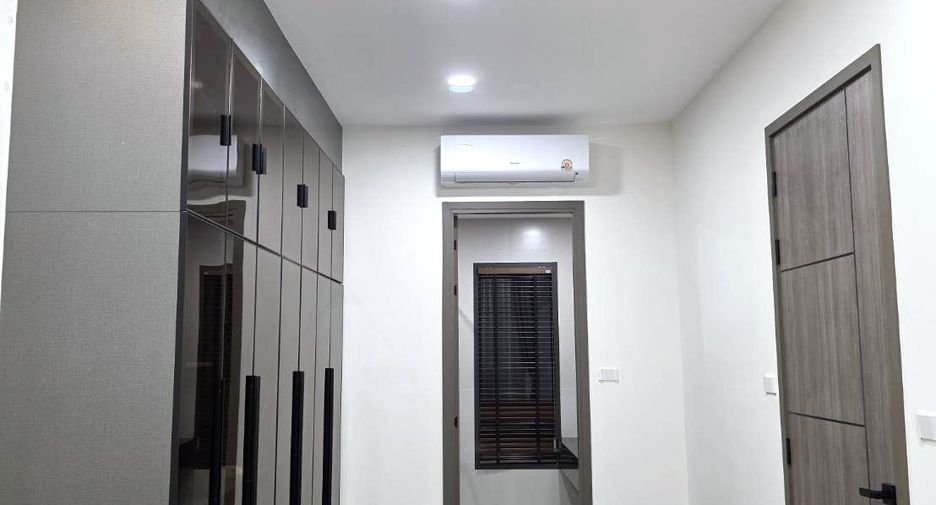 For sale 3 bedrooms house in Phra Khanong, Bangkok