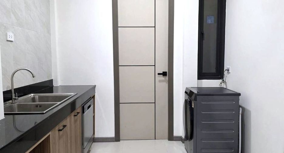 For sale 3 bedrooms house in Phra Khanong, Bangkok