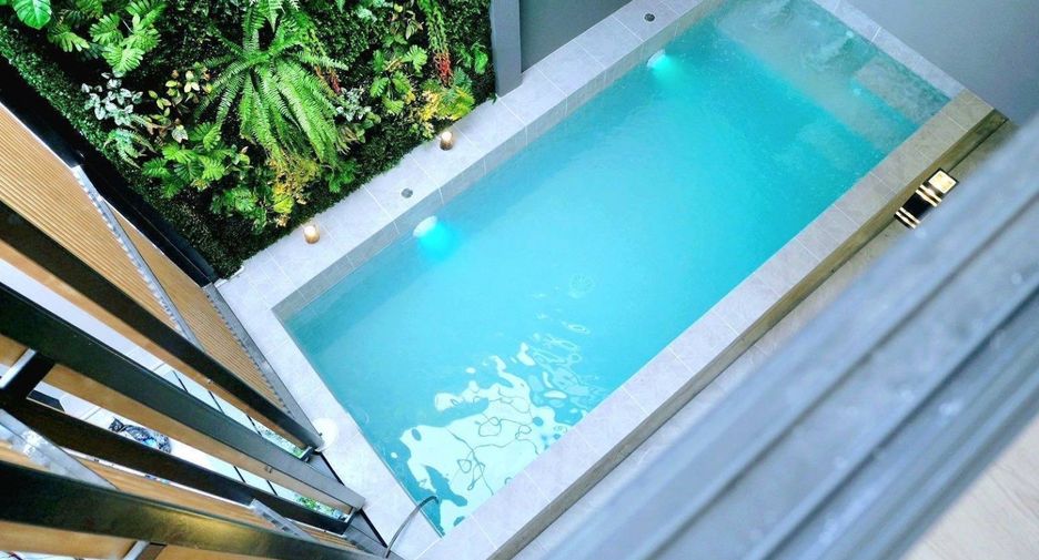 For sale 3 bedrooms house in Phra Khanong, Bangkok