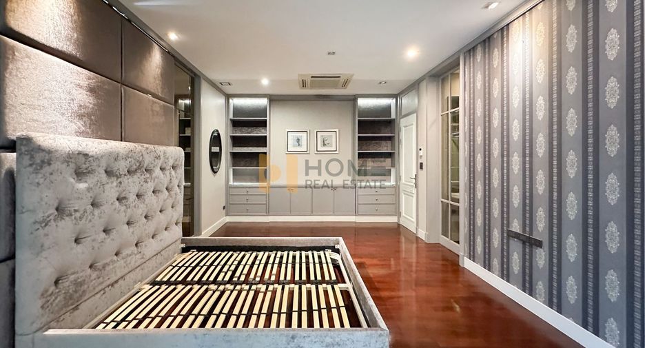For sale 5 bedrooms house in Taling Chan, Bangkok
