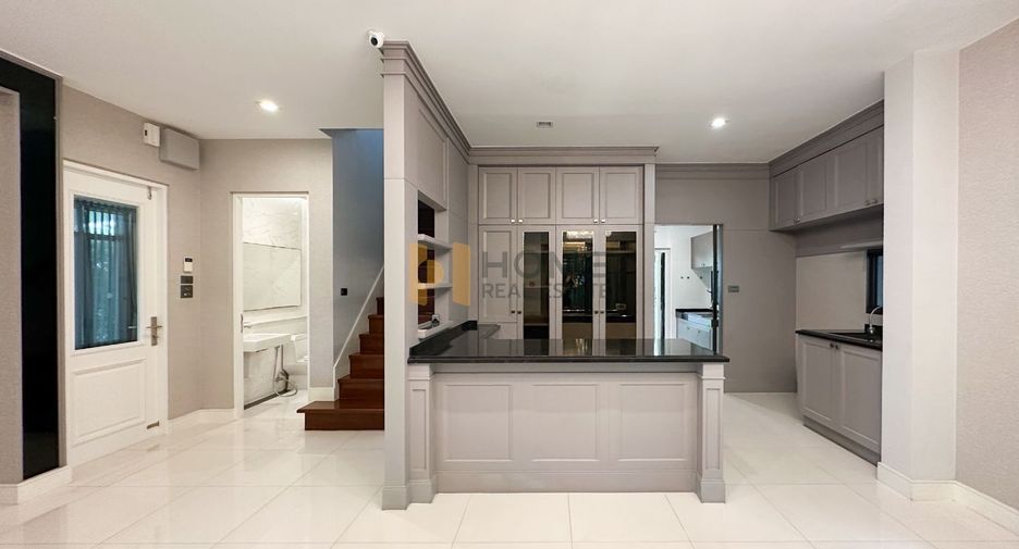 For sale 5 bedrooms house in Taling Chan, Bangkok