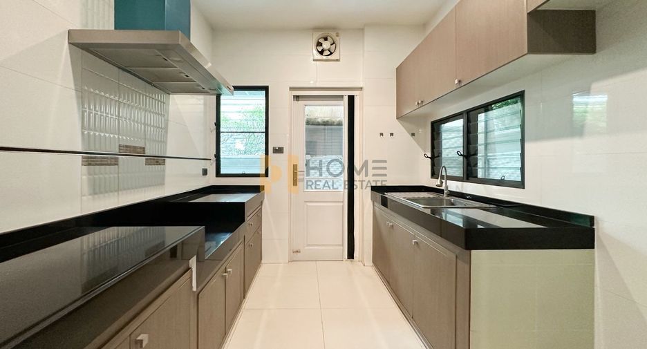 For sale 5 bedrooms house in Taling Chan, Bangkok