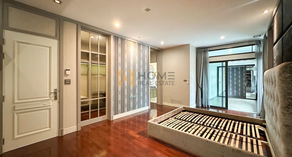 For sale 5 bedrooms house in Taling Chan, Bangkok
