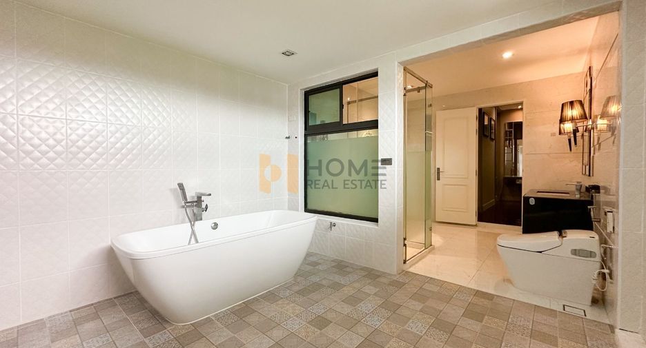 For sale 5 bedrooms house in Taling Chan, Bangkok