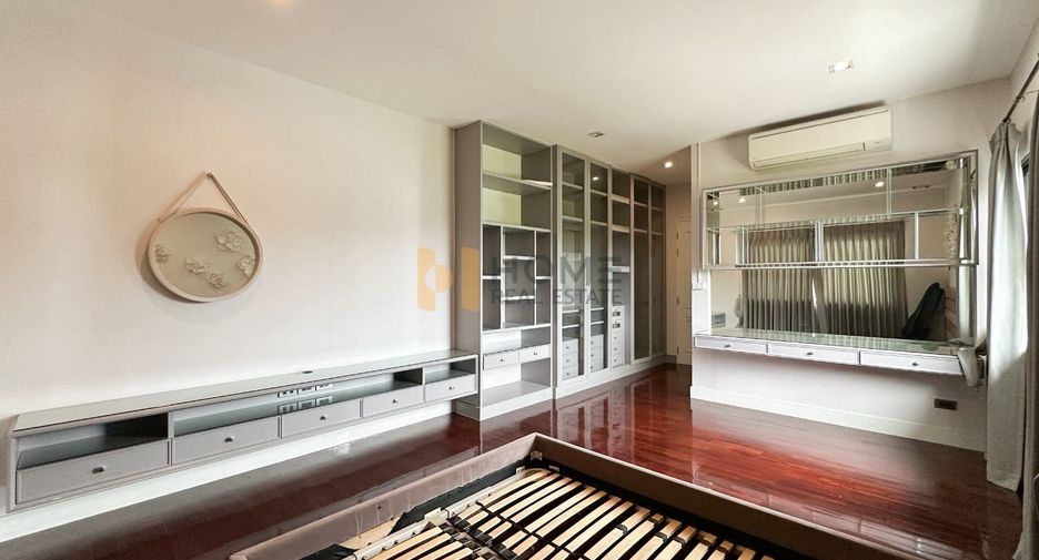 For sale 5 bedrooms house in Taling Chan, Bangkok