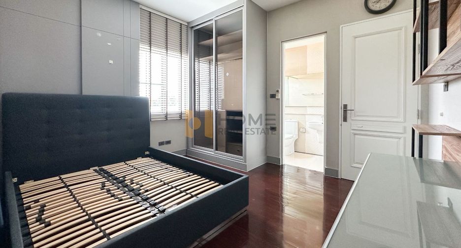 For sale 5 bedrooms house in Taling Chan, Bangkok