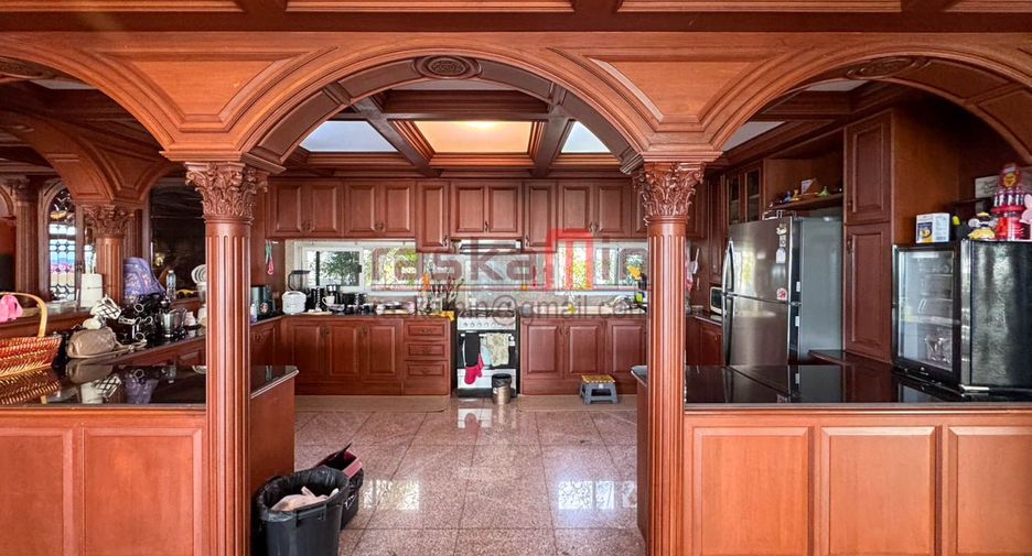 For sale 5 bedrooms condo in Bang Lamung, Chonburi