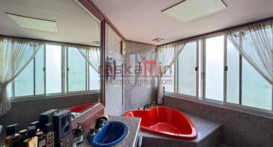 For sale 5 bedrooms condo in Bang Lamung, Chonburi