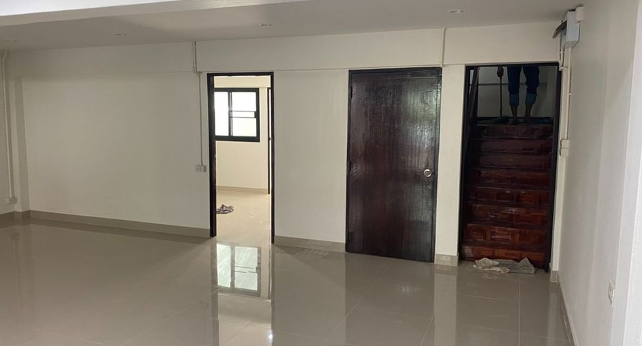 For rent 3 bedrooms office in Khlong Toei, Bangkok