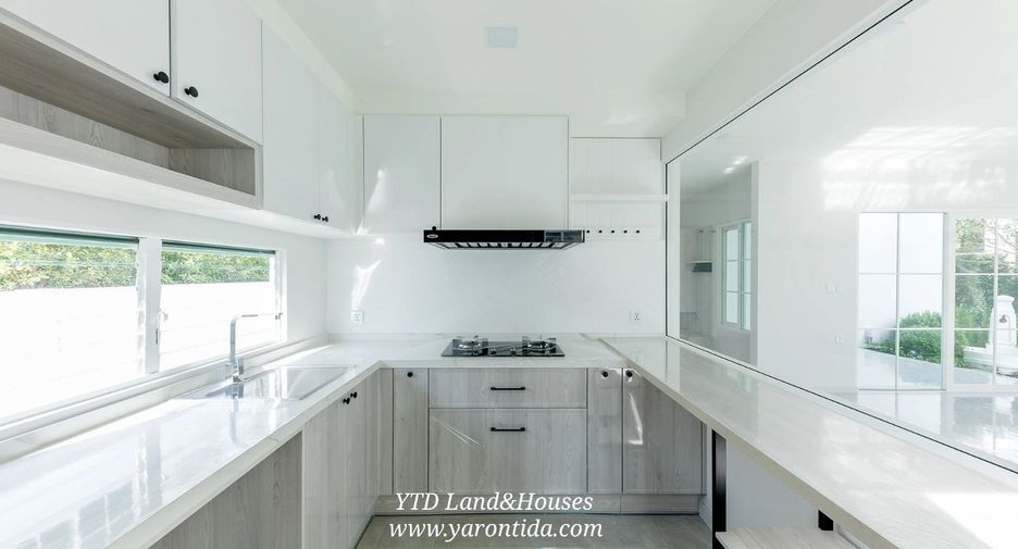 For sale 3 bedrooms house in Bang Phli, Samut Prakan
