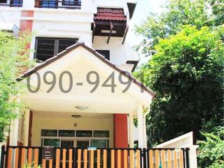 Casa adosada en alquiler de 4 habitaciones en Bueng Kum, Bangkok