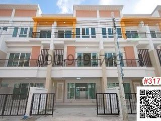 Reihenhaus zur Miete und zum Kauf mit 3 Zimmer in Lat Phrao, Bangkok
