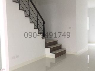 Reihenhaus zur Miete und zum Kauf mit 3 Zimmer in Lat Phrao, Bangkok