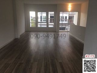 Reihenhaus zur Miete und zum Kauf mit 3 Zimmer in Lat Phrao, Bangkok