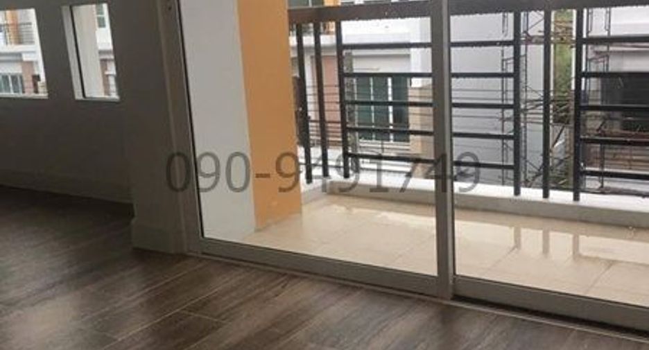 For rent and for sale 3 bedrooms townhouse in Lat Phrao, Bangkok