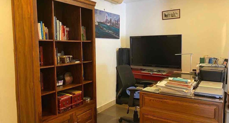 For sale 2 bedrooms condo in Khlong Toei, Bangkok