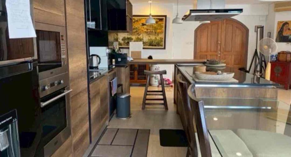 For sale 2 bedrooms condo in Khlong Toei, Bangkok