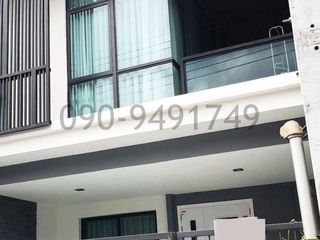 Casa adosada en alquiler de 3 habitaciones en Bueng Kum, Bangkok