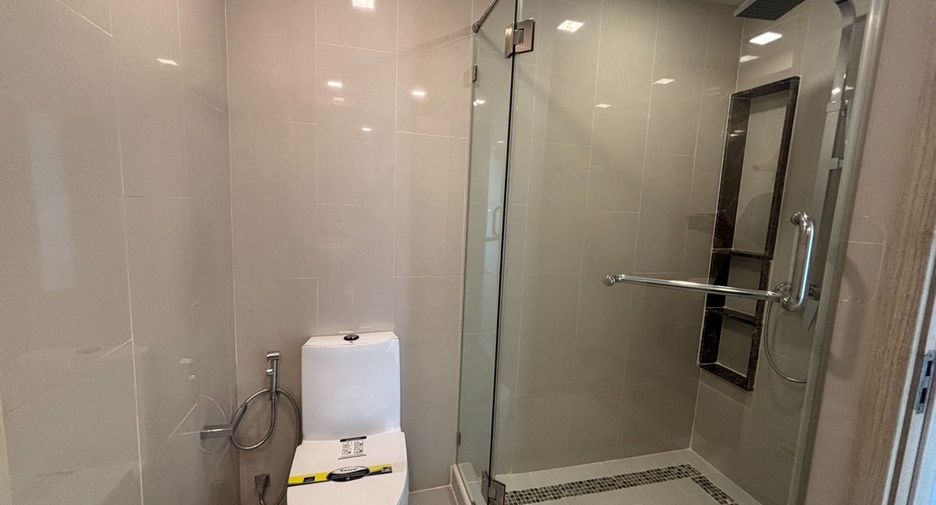 For sale 2 ベッドルーム condo in Bang Lamung, Chonburi