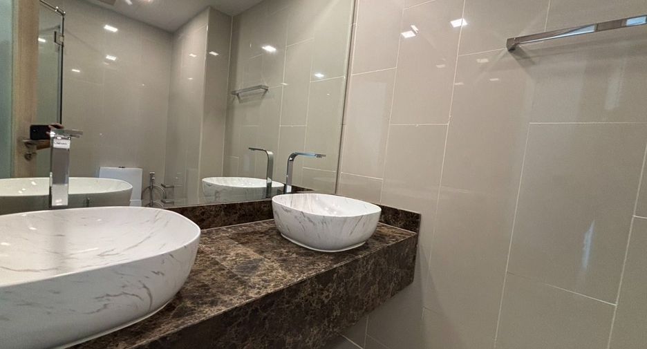 For sale 2 ベッドルーム condo in Bang Lamung, Chonburi