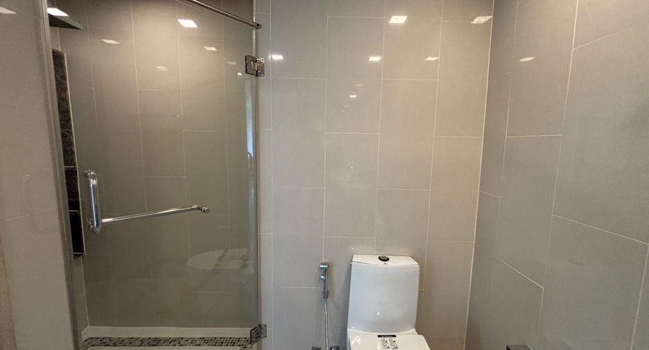 For sale 2 ベッドルーム condo in Bang Lamung, Chonburi