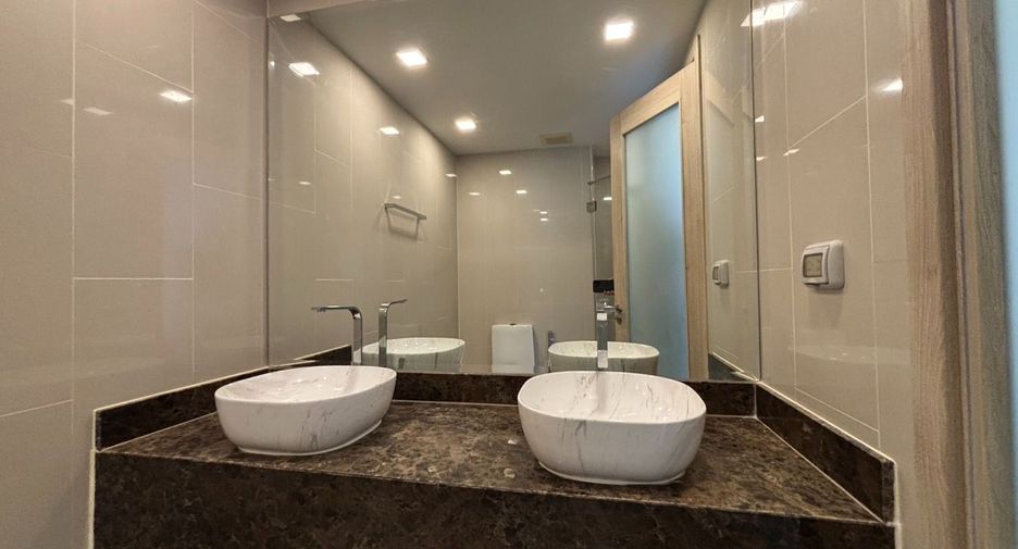For sale 2 ベッドルーム condo in Bang Lamung, Chonburi
