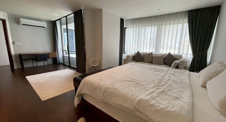 For rent 3 bedrooms condo in Watthana, Bangkok