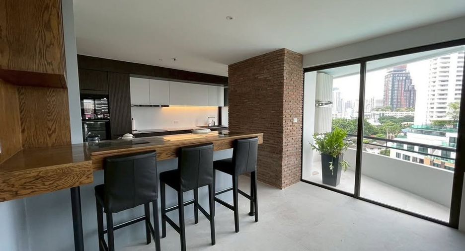 For rent 3 bedrooms condo in Watthana, Bangkok