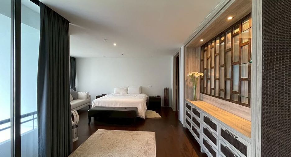 For rent 3 bedrooms condo in Watthana, Bangkok