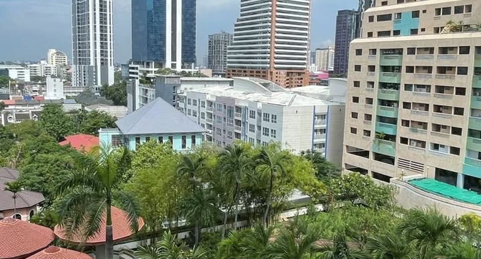 For rent 3 bedrooms condo in Watthana, Bangkok
