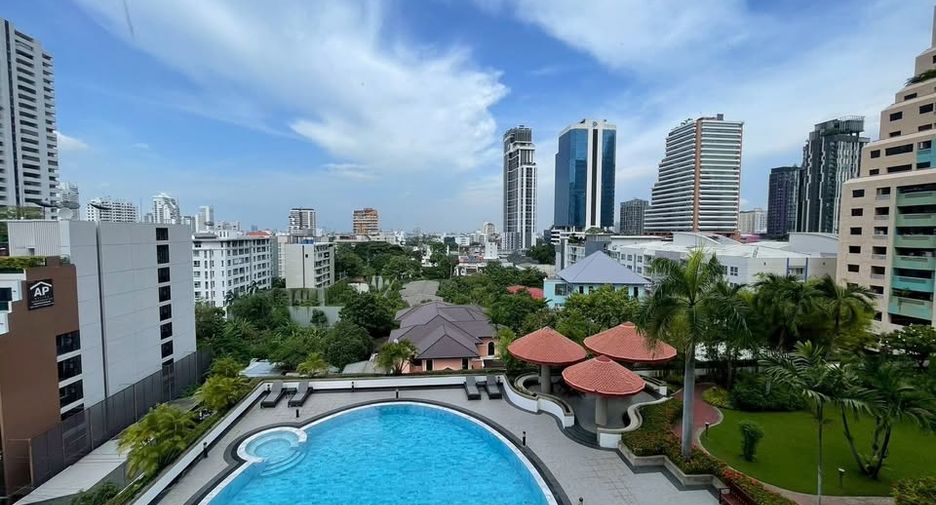 For rent 3 bedrooms condo in Watthana, Bangkok