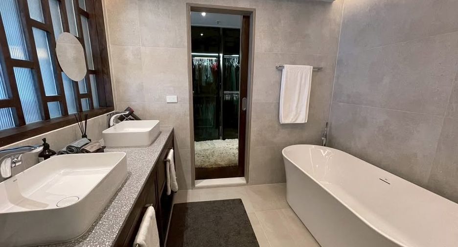 For rent 3 bedrooms condo in Watthana, Bangkok
