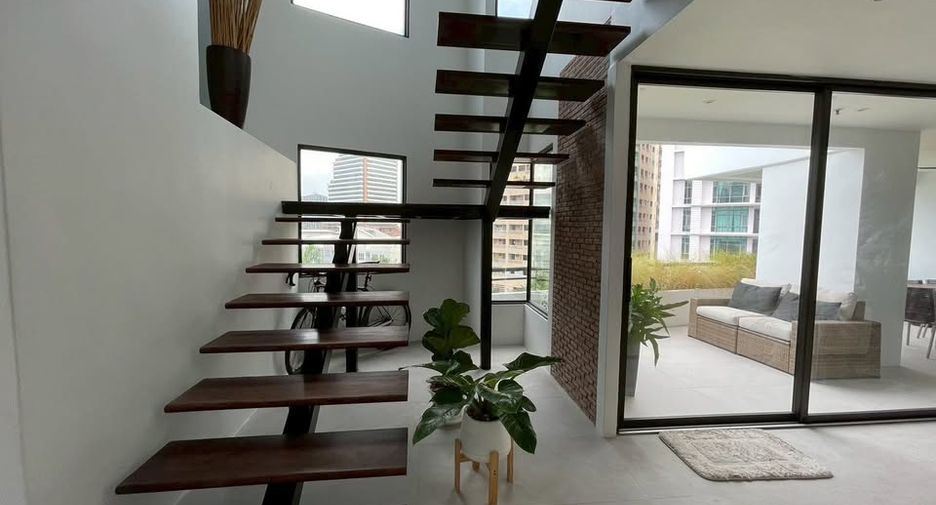 For rent 3 bedrooms condo in Watthana, Bangkok