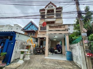 For sale 17 bed serviced apartment in Huai Khwang, Bangkok