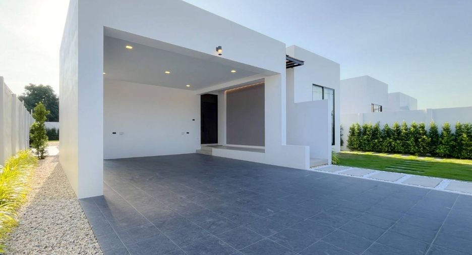 Villa en alquiler y en venta de 3 habitaciones en Bang Lamung, Chonburi