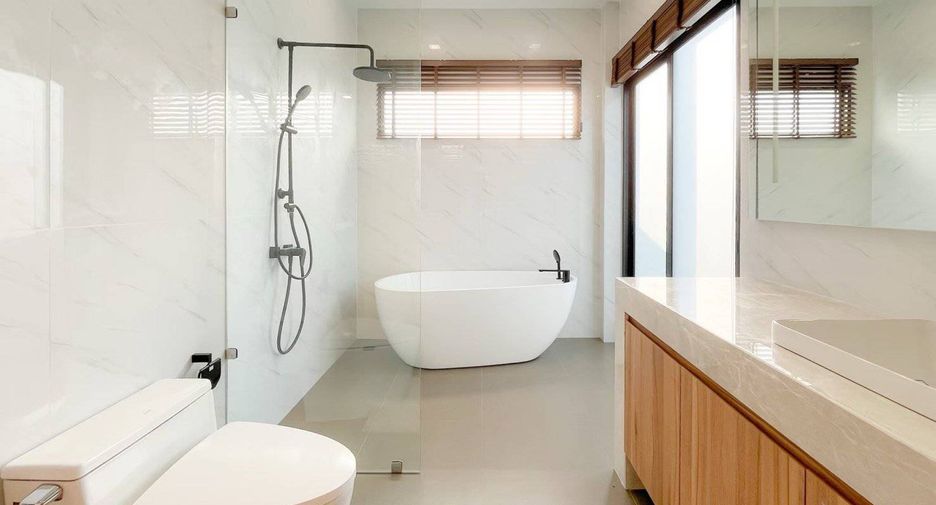 Villa en alquiler y en venta de 3 habitaciones en Bang Lamung, Chonburi