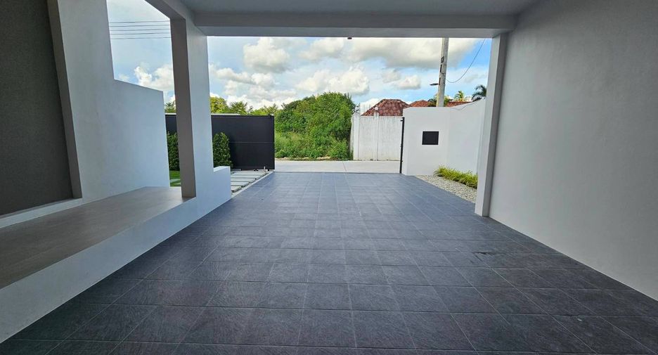 Villa en alquiler y en venta de 3 habitaciones en Bang Lamung, Chonburi