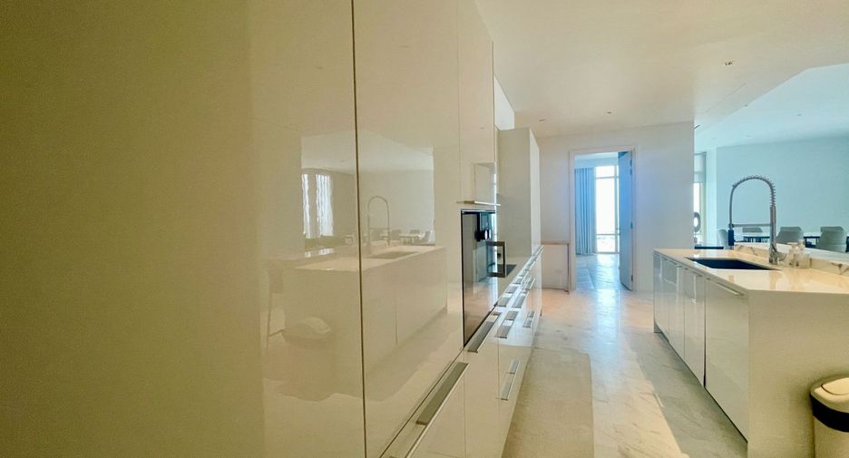 À louer 3 chambres condo à Bang Kho Laem, Bangkok