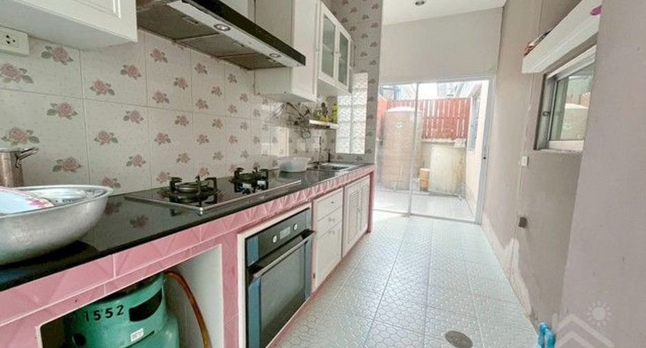 For sale 4 bedrooms house in Mueang Chon Buri, Chonburi
